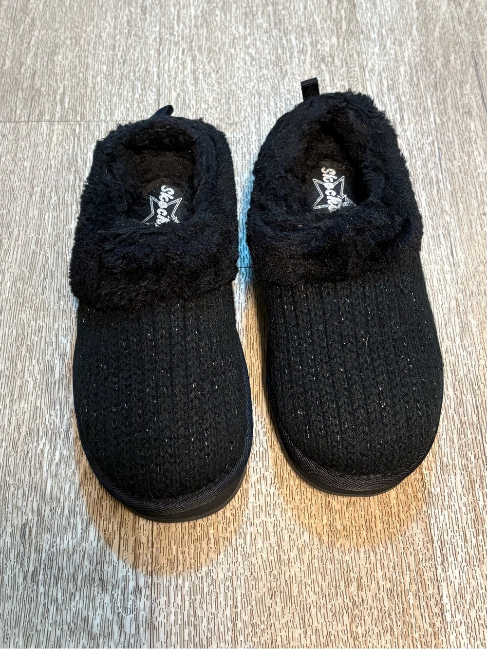 SKECHERS BLACK SPARKLE FURY SLIPPERS SIZE 6.5